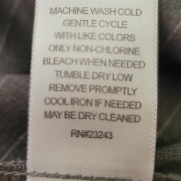 Gray with white pinstriped skirt. Slit on the back. Very classic. Size 10 - Picture 5 of 10